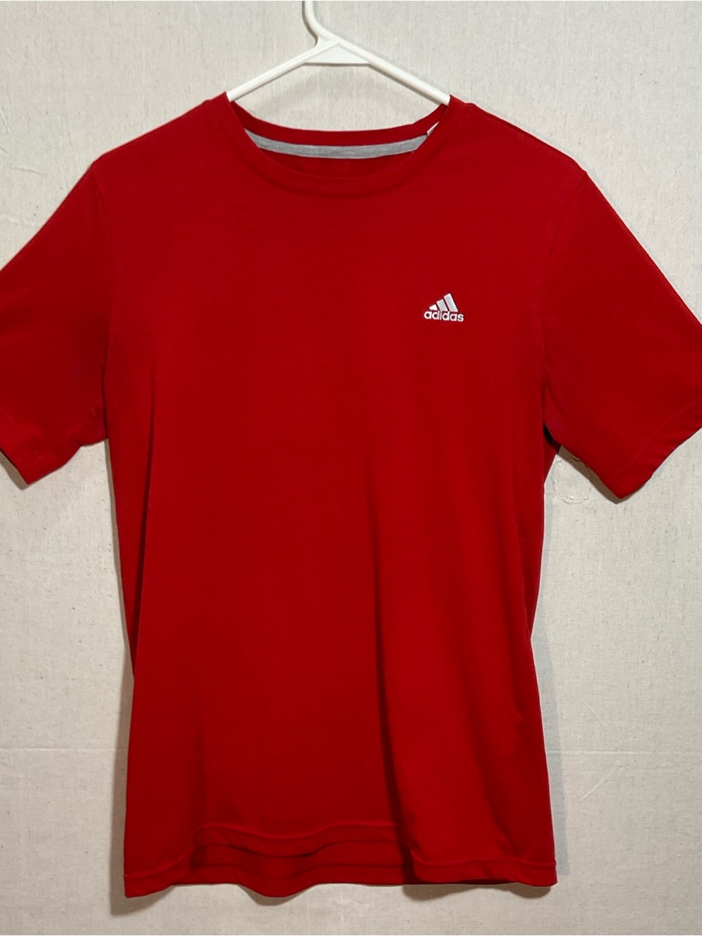 adidas Red Performance Short Sleeve Crewneck  tee-Shirt- men’s small A++